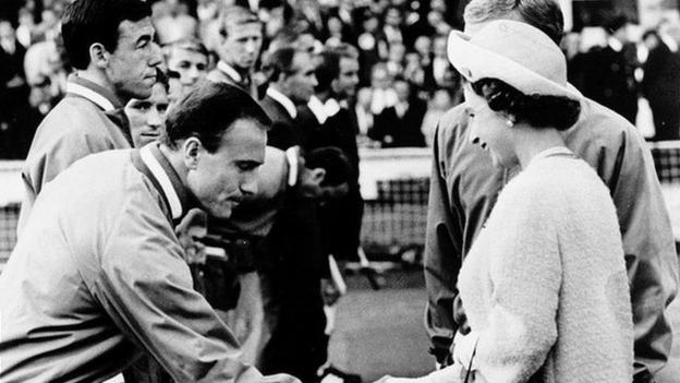 وفاة الإنجليزي جورج كوهين بطل العالم عام 1966