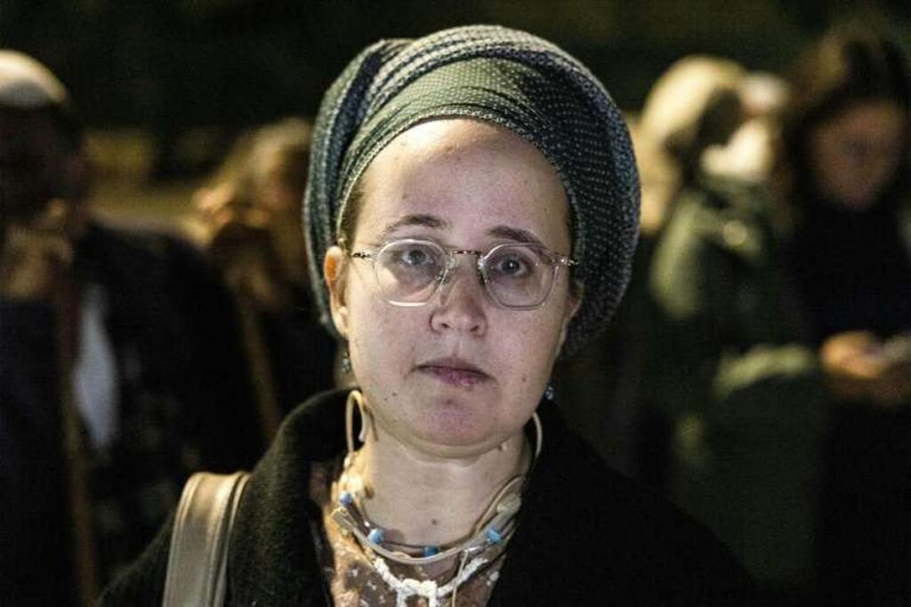 يهودية متدينة تتهم حاخاما نافذا باغتصابها: "فقط اسمعوني"