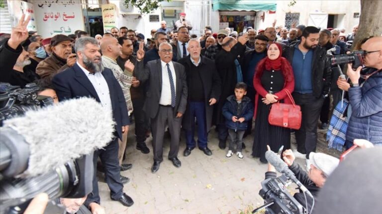 تونس.. وقفة احتجاجية تطالب بإطلاق سراح نائب رئيس "النهضة" (فيديو)