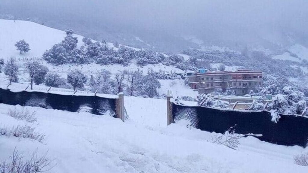 موجة برد.. درجات حرارة دنيا تتراوح ما بين ناقص 6 و4 درجات بعدد من أقاليم المملكة (نشرة إنذارية)