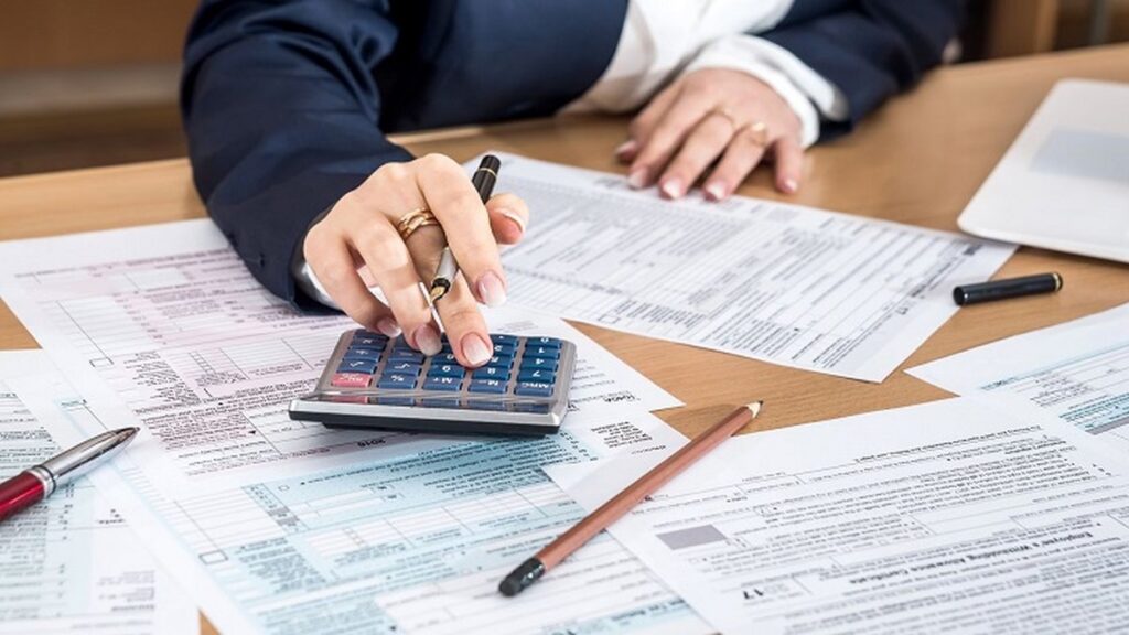 قانون المالية 2023.. أهم التدابير المتعلقة بالضريبة على القيمة المضافة