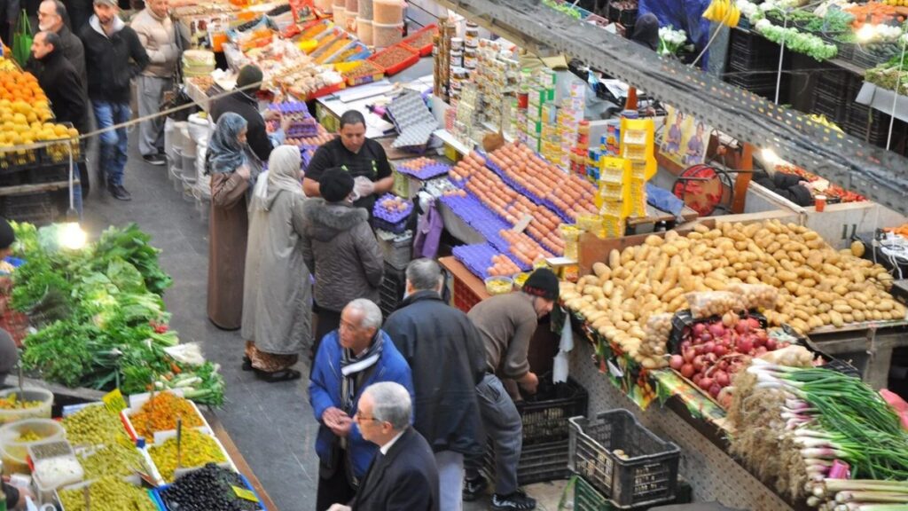 تجار يشكون غلاء الأسعار وأخنوش يعد بانخفاض الأثمان في الأسابيع القليلة القادمة (فيديو)
