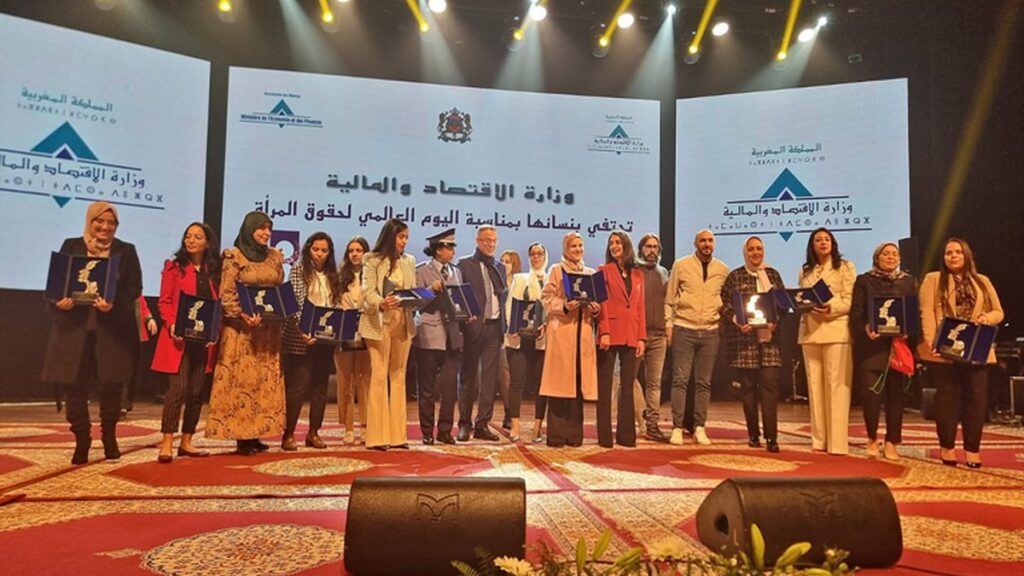 في الاستشارة المواطنة حول "مشاركة المرأة في التنمية"