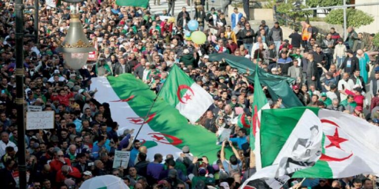 الجزائر.. حزب معارض يستنكر استراتيجية "إخضاع" المجتمع