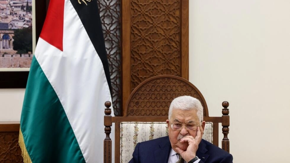 معركة خلافة عباس قد تتسبّب في "انهيار" السلطة الفلسطينية