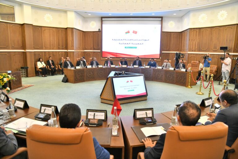 المملكة المغربية وسلطنة عمان عازمتان على تطوير علاقات التعاون الثنائي