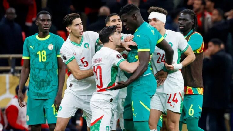 فيديو.. بودريقة يبرئ الرجاويين من أحداث نهائي كأس العرش ضد بركان ويلفقها لـ"مدسوسين"