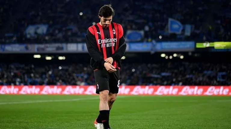 نيوكاسل يعلن ضمّ لاعب الوسط الإيطالي تونالي