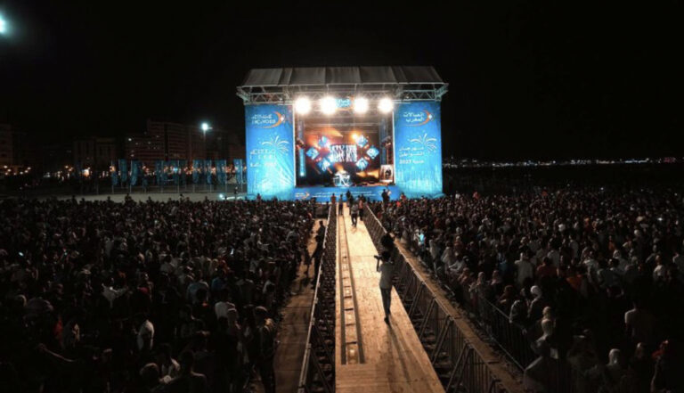 مهرجان الشواطئ لاتصالات المغرب : حضور حاشد لسهرات الفنانين المغاربة بمنصة طنجة