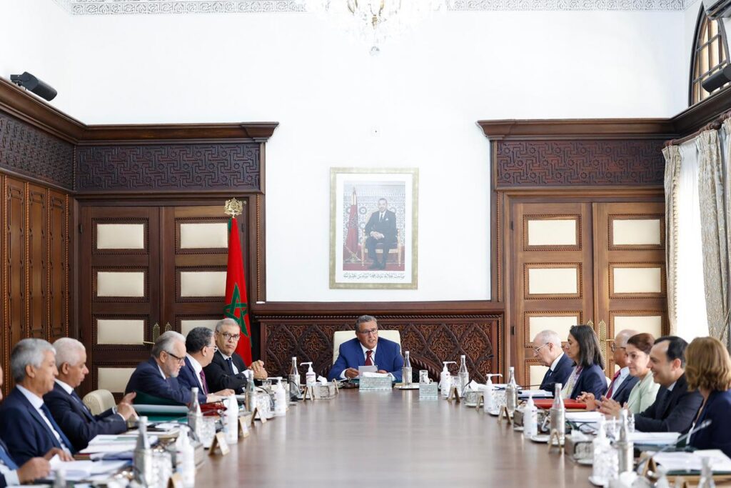 الحكومة تطلع على اتفاق تسليم المجرمين بين المغرب وسيراليون