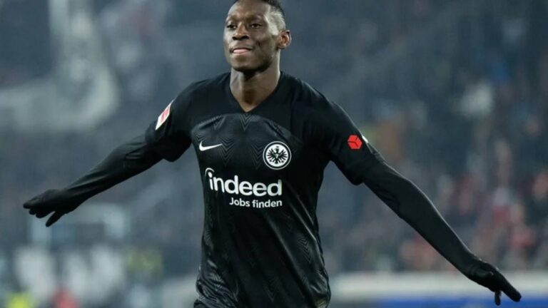 كولو مواني الراغب في الانتقال الى سان جرمان يتغيب عن تمارين فرانكفورت