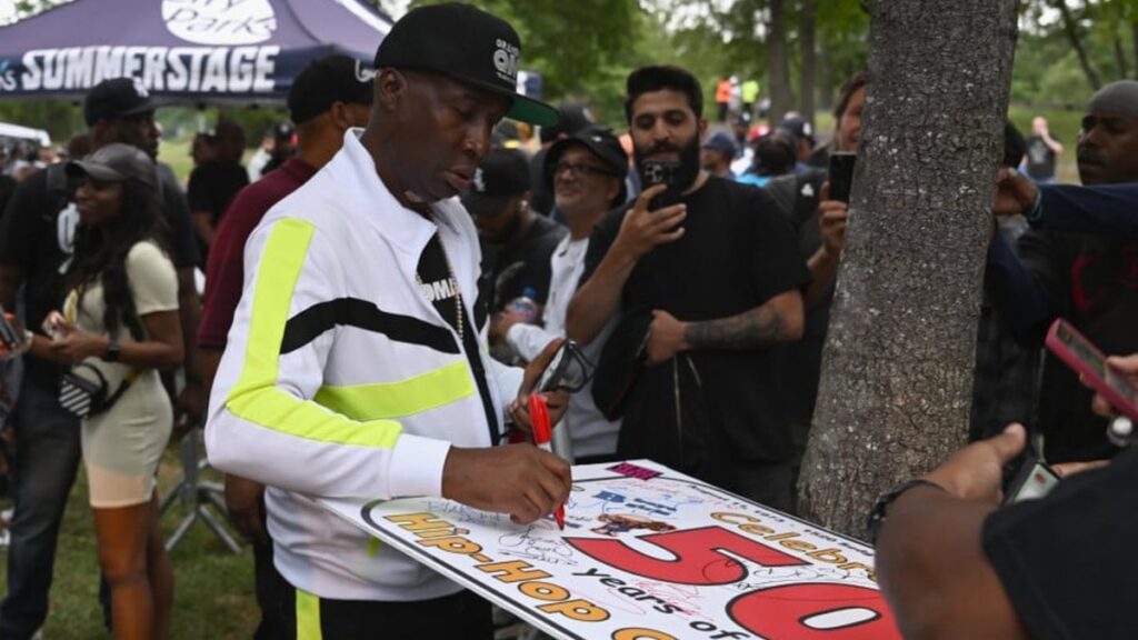 50 عاماً على نشأة الهيب هوب.. أسلوب انطلق من أحياء نيويورك الفقيرة ليغزو العالم