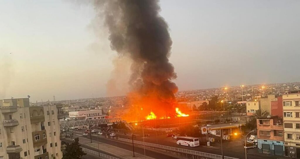 إخماد حريق قرب المحطة الطرقية "اولاد زيان" بالدار البيضاء دون تسجيل خسائر بشرية (صور)