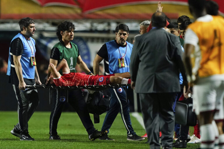 غياب الأرجنتيني سانشيز قرابة عام بعد تدخّل مروّع من نجم ريال مدريد السابق مارسيلو