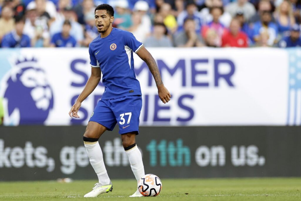 المدافع كولويل يوقع عقدا طويل المدة مع تشلسي