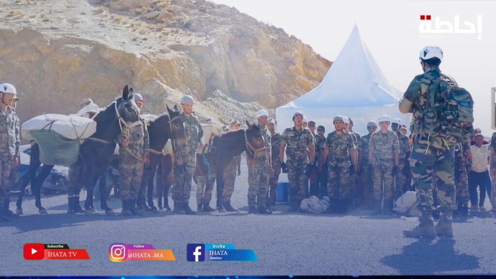 أفراد القوات المسلحة الملكية يستعينون بالدواب لإيصال المساعدات الانسانية للمناطق ذات المسالك الوعرة (فيديو)