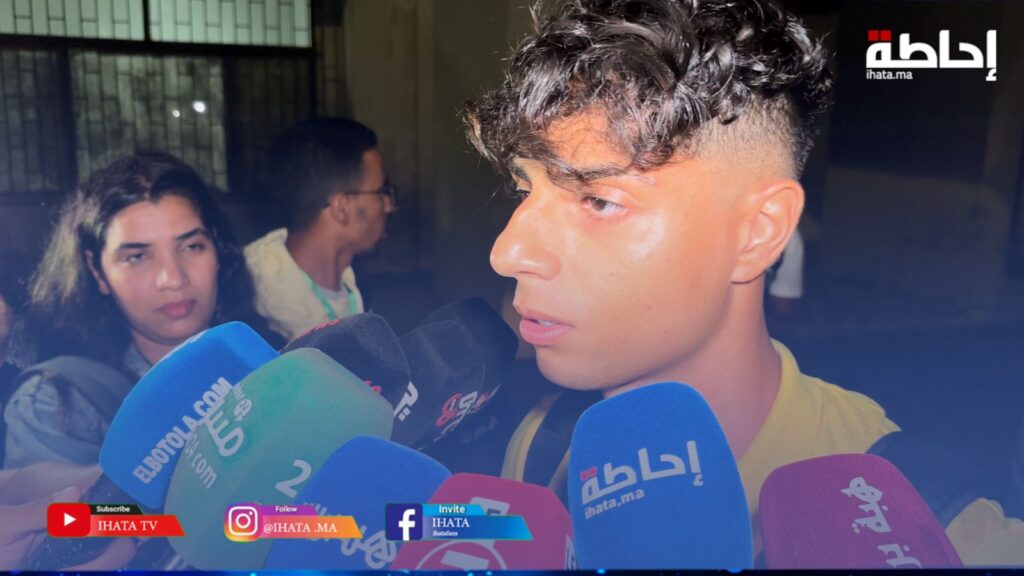 مستور يقارن بين مستوى البطولة الاحترافية والدوريات الأوروبية ويبدي انبهاره من جمهور الرجاء (فيديو)