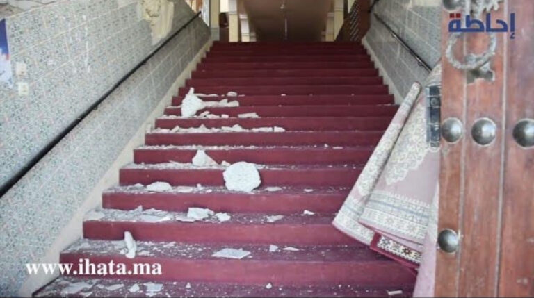 زلزال الحوز يحدث تصدعات كبيرة بأحد المساجد (فيديو)