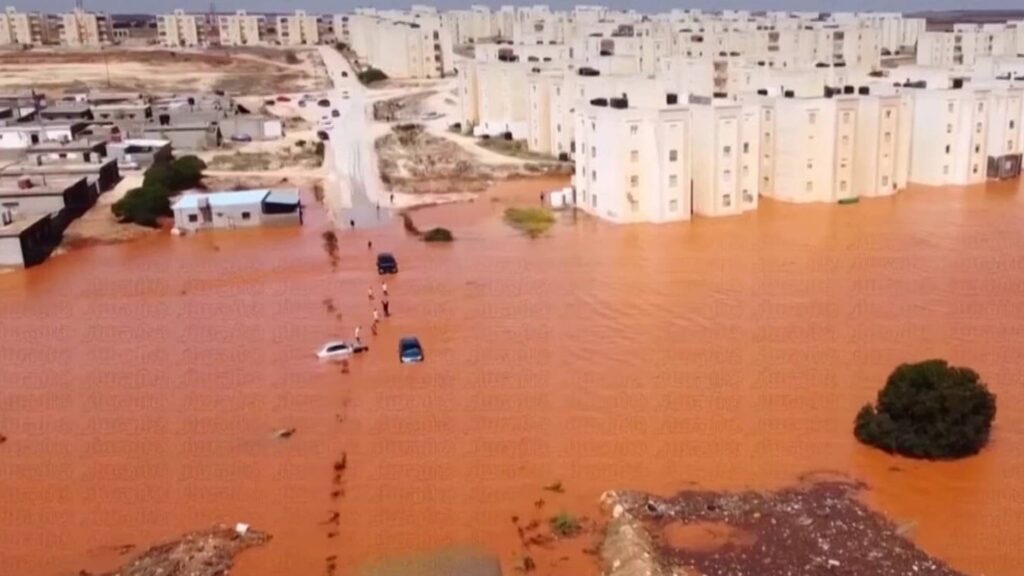 ليبيا تؤكد مقتل أكثر من 2300 شخص إثر الفيضانات في درنة