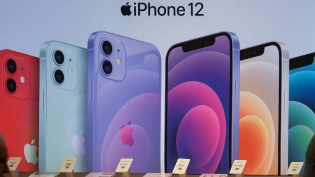 أبل تقول إن جهازها "آيفون 12" متوافق مع معايير الإشعاع