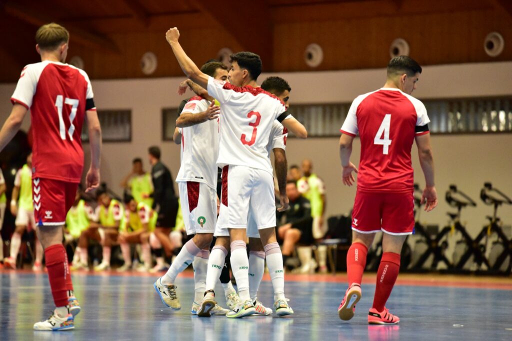 بالفيديو.. ردود الفعل بعد لقاء المنتخب المغربي لكرة القدم داخل القاعة والدانمارك