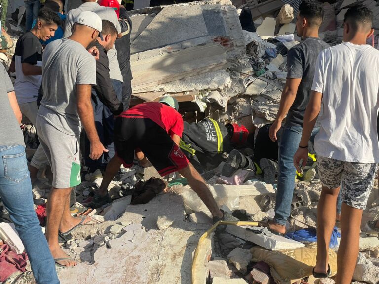 الدار البيضاء.. انهيار مبنى سكني بحي الفرح (فيديو)