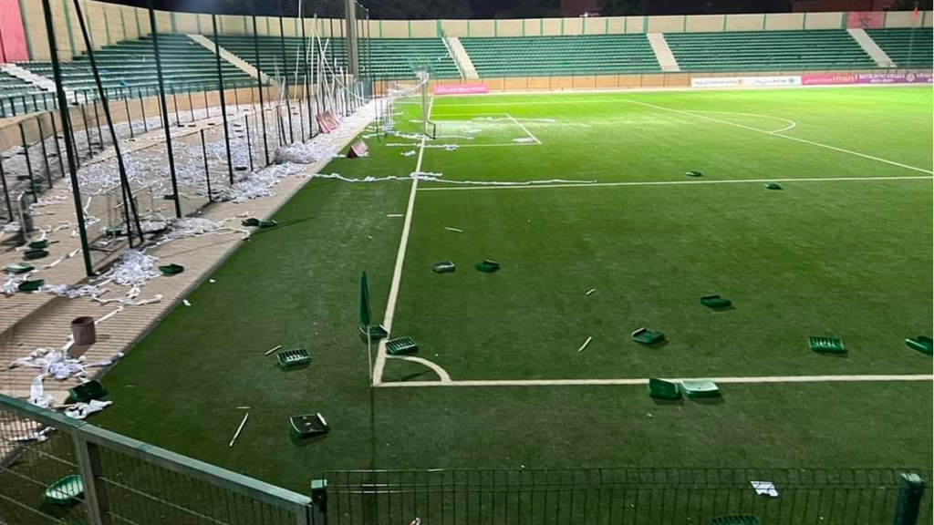 الشهب الاصطناعية.. هيئة الانضباط تعاقب أندية البطولة2
