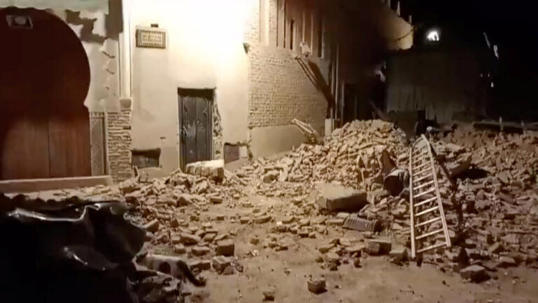 أطباء وفرق من الحماية المدنية التونسية تتوجه إلى المغرب للمساعدة في البحث والإنقاذ