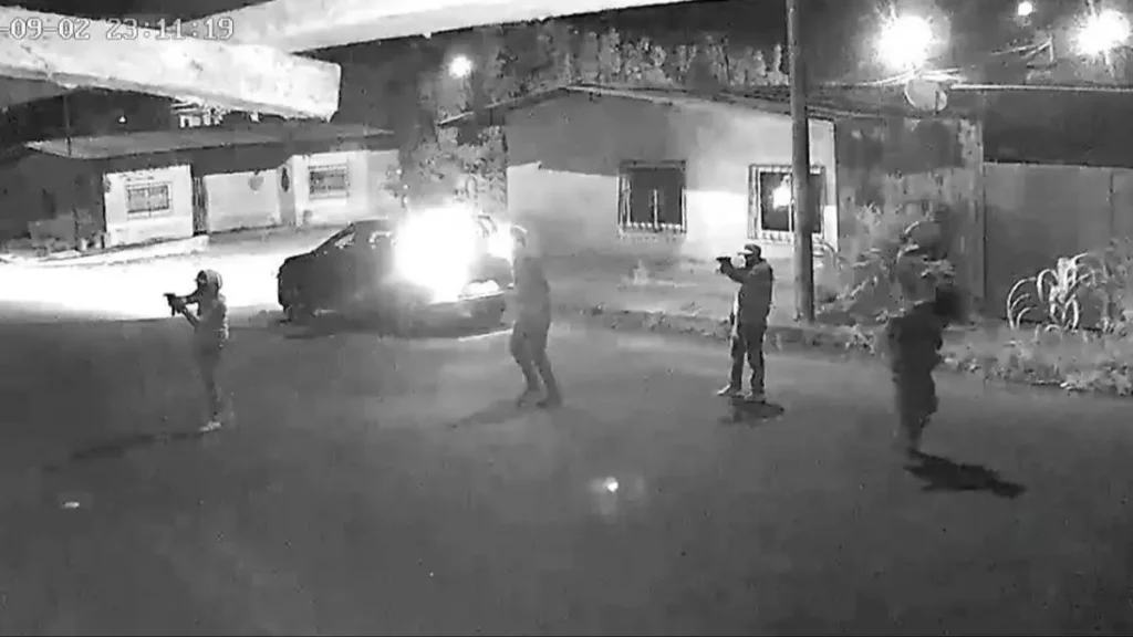 الإكوادور.. مقتل 4 أفراد عصابة نسوا التخلص من قنبلة في سيارتهم (فيديو)