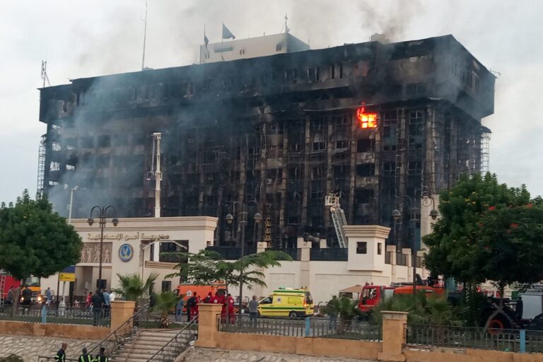 38 مصابا على الأقل جراء حريق هائل في مقر مديرية أمن الإسماعيلية في مصر