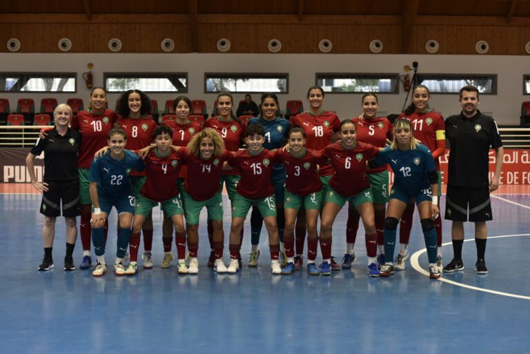 تداريب المنتخب الوطني لكرة القدم النسوية لكرة القدم داخل القاعة (فيديو)