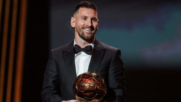 الكرة الذهبية.. ميسي يتوج أفضل لاعب للمرة الثامنة في مسيرته