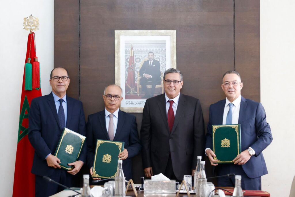 شراكة بين الحكومة والـ"CDG" لتأهيل 6 ملاعب لكرة القدم وتشييد ملعب جديد