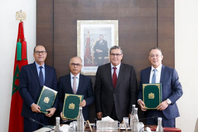 شراكة بين الحكومة والـ"CDG" لتأهيل 6 ملاعب لكرة القدم وتشييد ملعب جديد