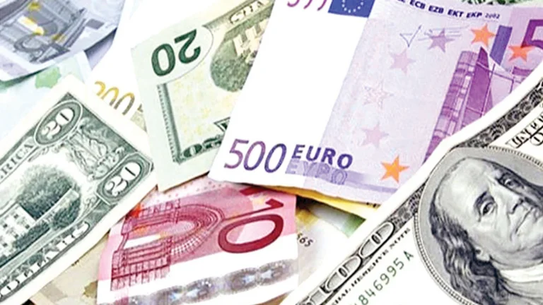 الدولار يواصل تحقيق مكاسبه والأورو يتجه لتسجيل أطول سلسلة خسائر في تاريخه