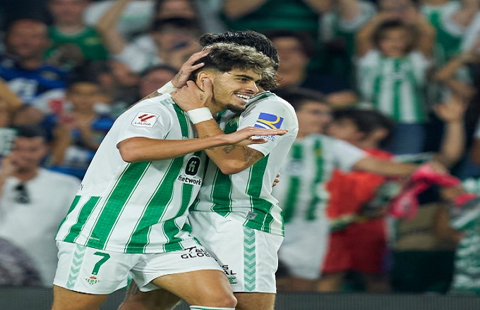 الدوري الإسباني.. الزلزولي يستهل التهديف مع بتيس إشبيلية