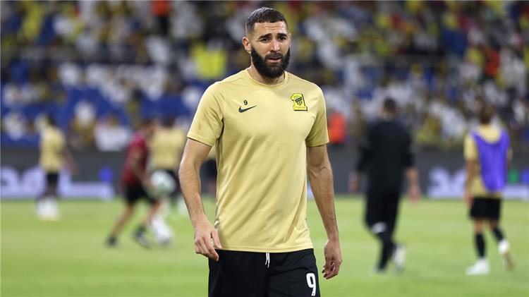 كريم بنزيمة يلمح إلى اعتزال اللعب الدولي