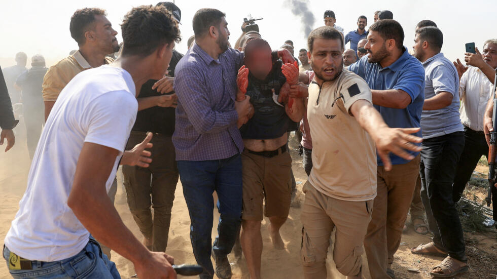 إسرائيليون يبحثون عن أقارب مفقودين يعتقدون أنهم محتجزون في غزة