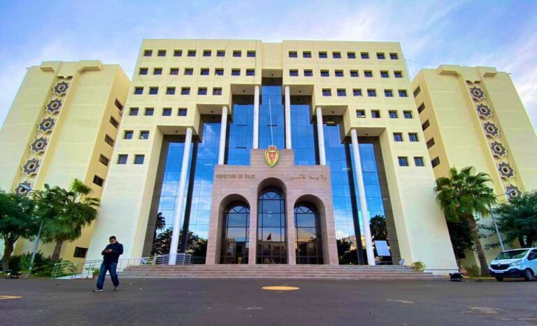 سرقة السلاح الوظيفي من سيارة خاصة لشرطي بالشريط الساحلي للدار البيضاء