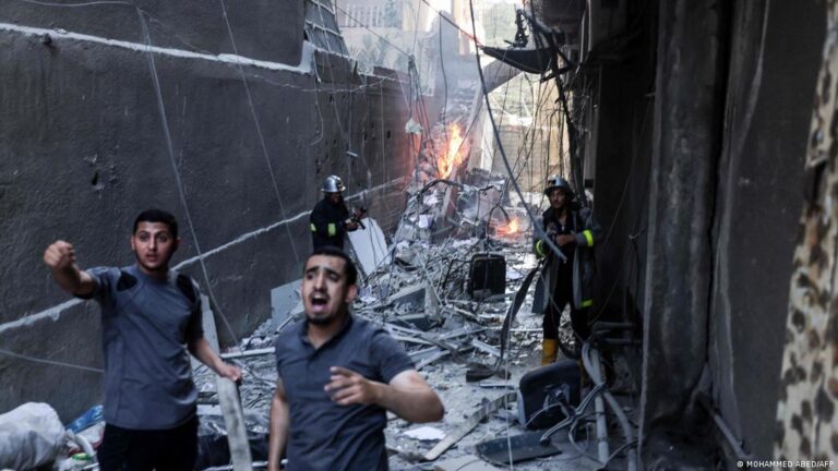 قتلى فلسطينييون في غارات على جنوب قطاع غزة وإسرائيل تعلن قتل قيادي في حماس