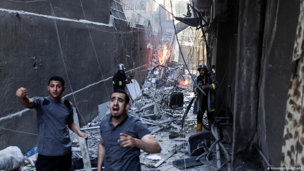 قتلى فلسطينييون في غارات على جنوب قطاع غزة وإسرائيل تعلن قتل قيادي في حماس