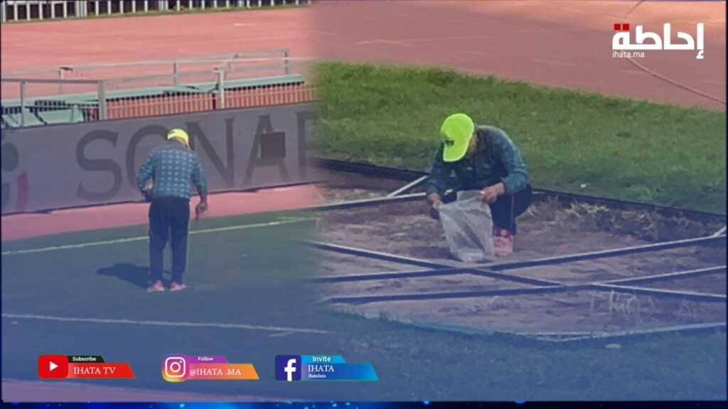 ترميم أرضية مركب محمد الخامس قبل مباراة الرجاء وضيفه الفتح الرياضي (فيديو)