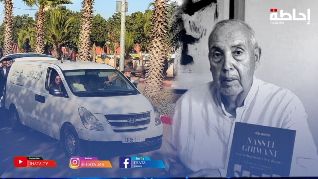 وسط حضور فعاليات رياضية وثقافية.. شاهد لحظة نقل جثمان الراحل الرتناني لتشييعه إلى مثواه الأخير