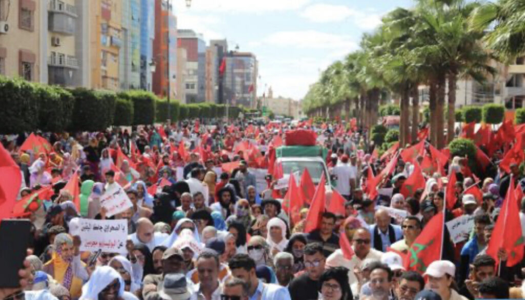 العيون.. مسيرة حاشدة تنديدا ب"الاعتداء الدنيئ" الذي استهدف مدنيين بالسمارة