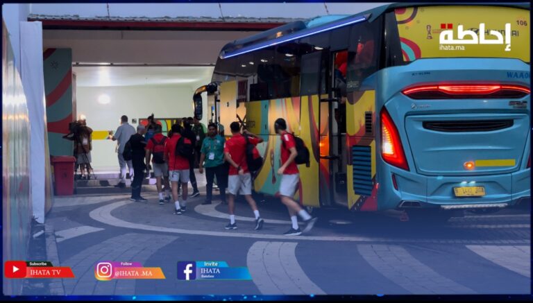 مونديال الفتيان 2023.. وصول حافلة المنتخب الوطني إلى ملعب غيلورا بونغ تومو تأهبا لمواجهة أندونيسيا (فيديو)