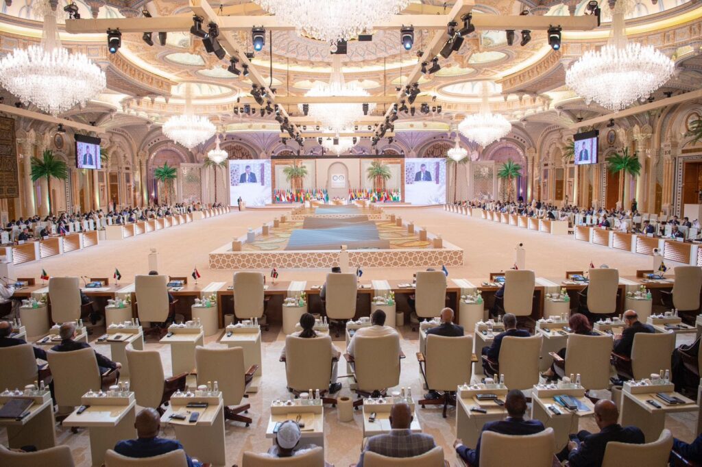 دعم الجهود التي تضطلع بها رئاسة لجنة القدس في صلب القرار الصادر عن القمة العربية والإسلامية المشتركة