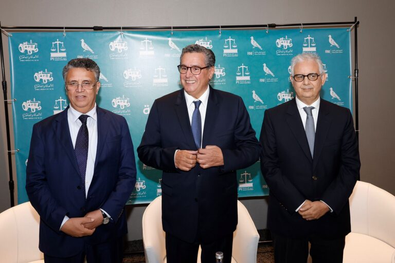 أخنوش ينوه بانسجام الأغلبية ويعتبر الحديث عن وجود خلافات بين مكوناتها مجرد تشويش