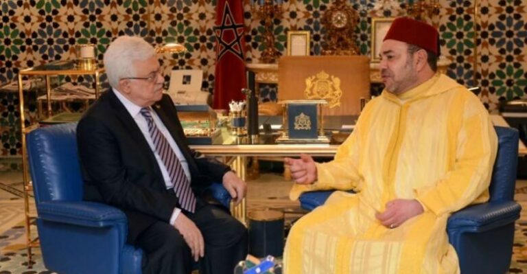 الملك يهنئ الرئيس الفلسطيني بمناسبة العيد الوطني لبلاده