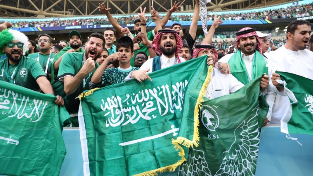 رئيس الاتحاد السعودي لكرة القدم: السعودية "جاهزة" لتنظيم المونديال صيفا أو شتاء