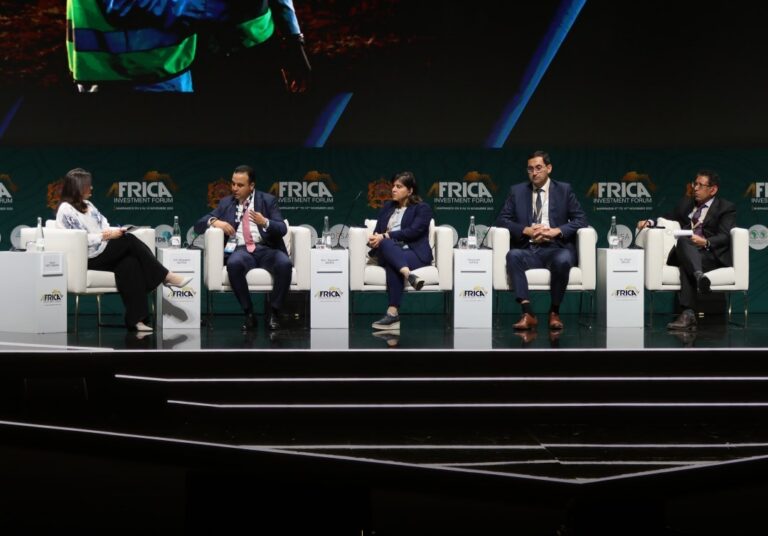 منتدى الاستثمار الإفريقي.. مائدة مستديرة تناقش سبل التوفيق بين النمو الاقتصادي والضرورات الاجتماعية